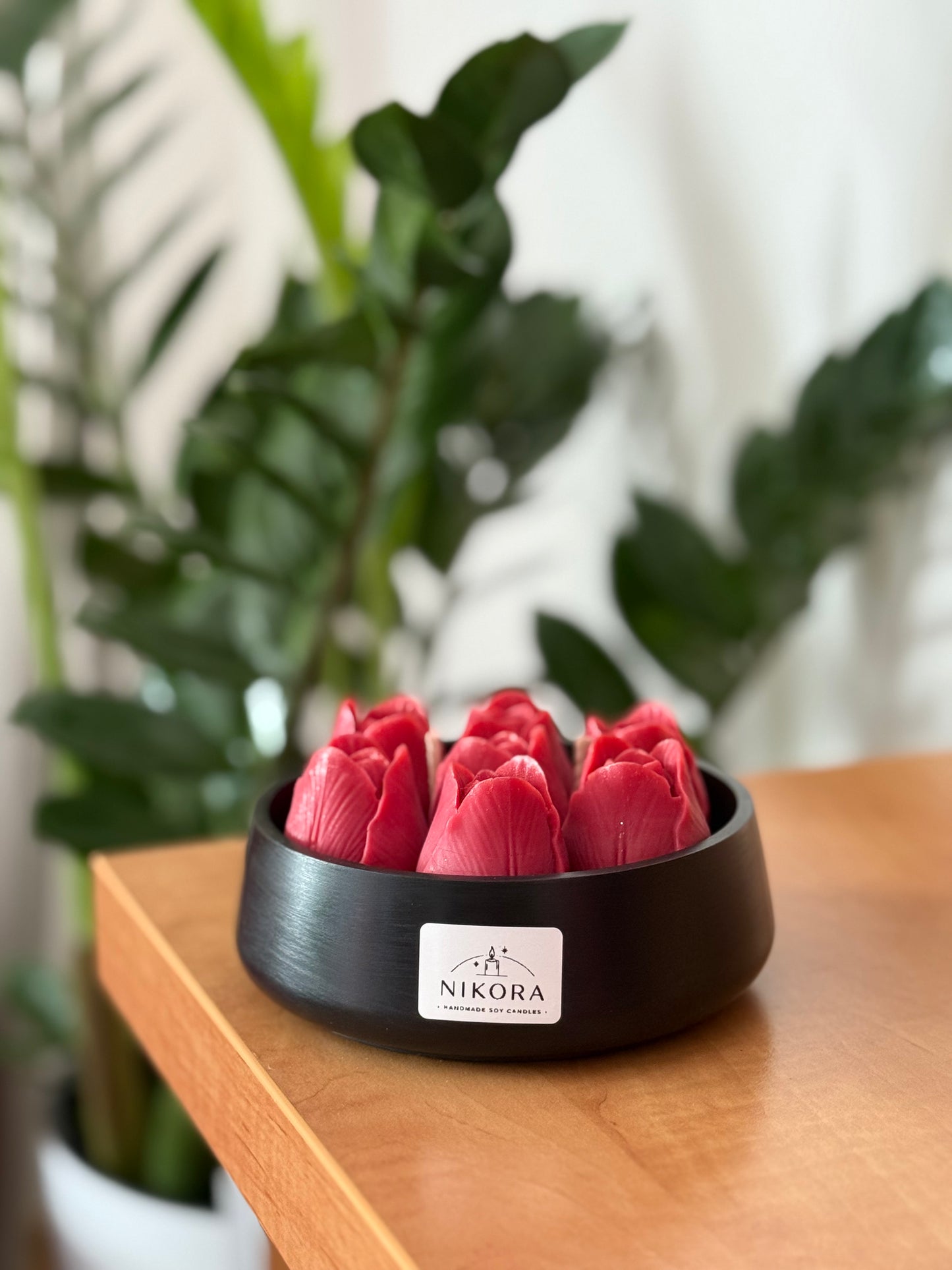 Tulip Bloom Black
